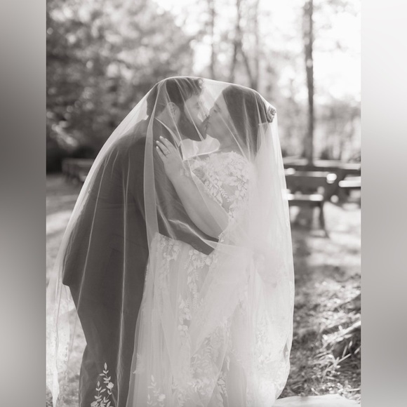 Wedding Veil - Ivory Lace Leaf /Vine Embroidered Veil with Blusher, Handmade - Picture 7 of 9